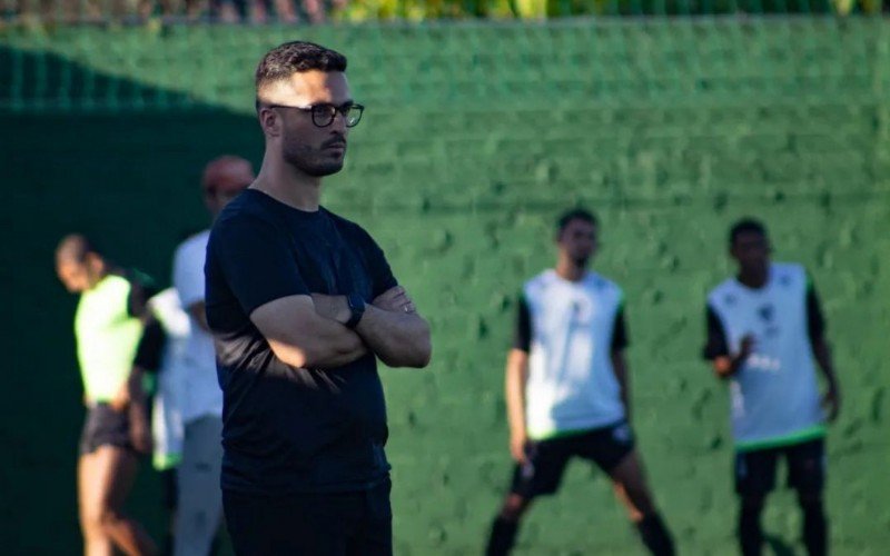 Aos 35 anos, treinador William Campos é o mais jovem entre os 12 técnicos do Gauchão | abc+