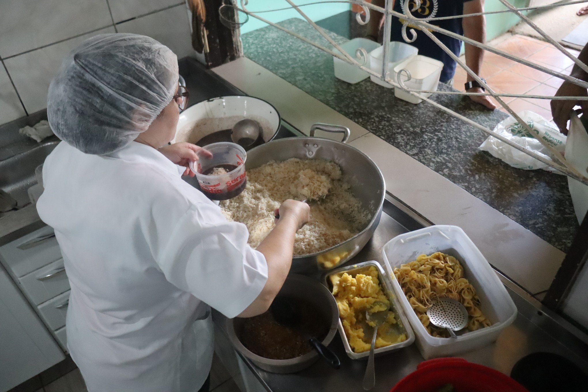 Neiva Paulino Ã© cozinheira na Turma do SopÃ£o, umas das cozinhas comunitÃ¡rias em SÃ£o Leopoldo