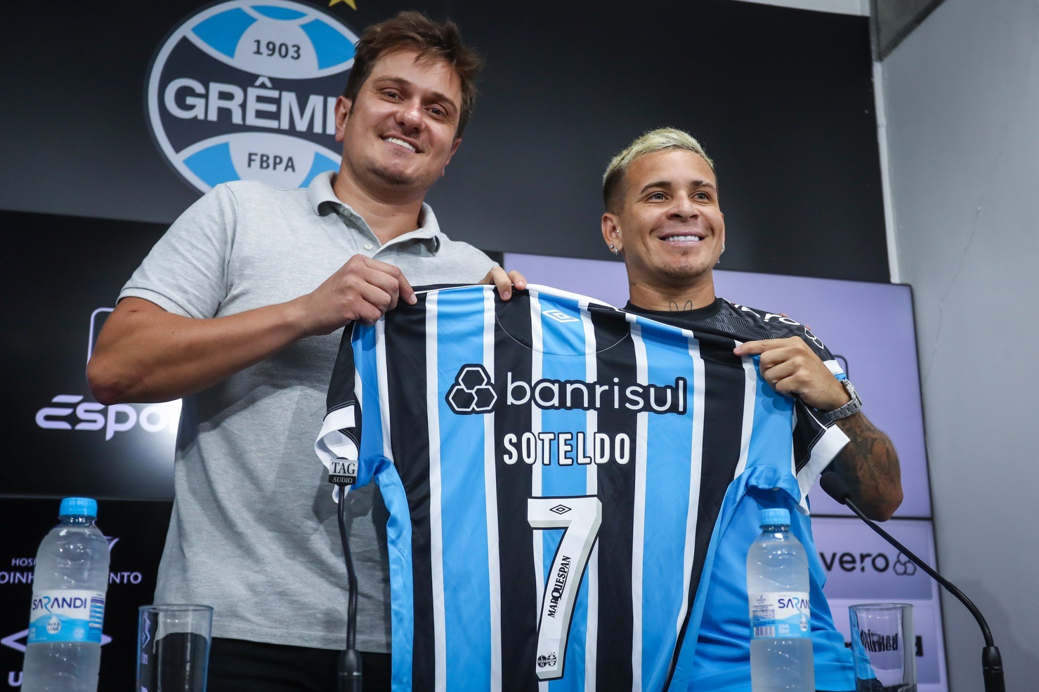 Soteldo é apresentado e recebe a histórica camisa 7: "Vou tentar representar da melhor maneira"