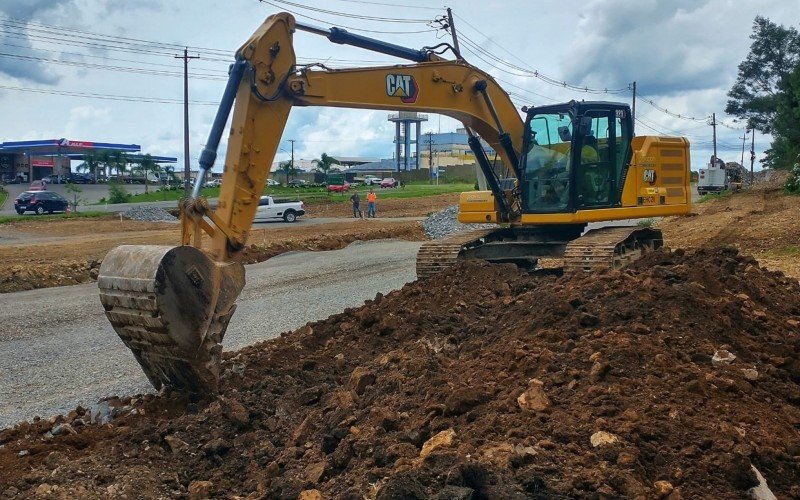 Obras ocorrem ao longo da RS-235