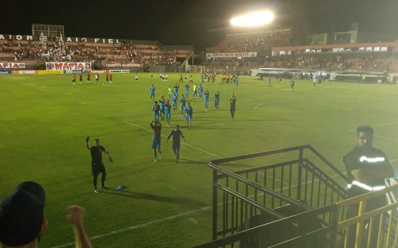 Jogadores do Noia agradecem a torcida que foi até Pelotas acompanharam a partida | abc+