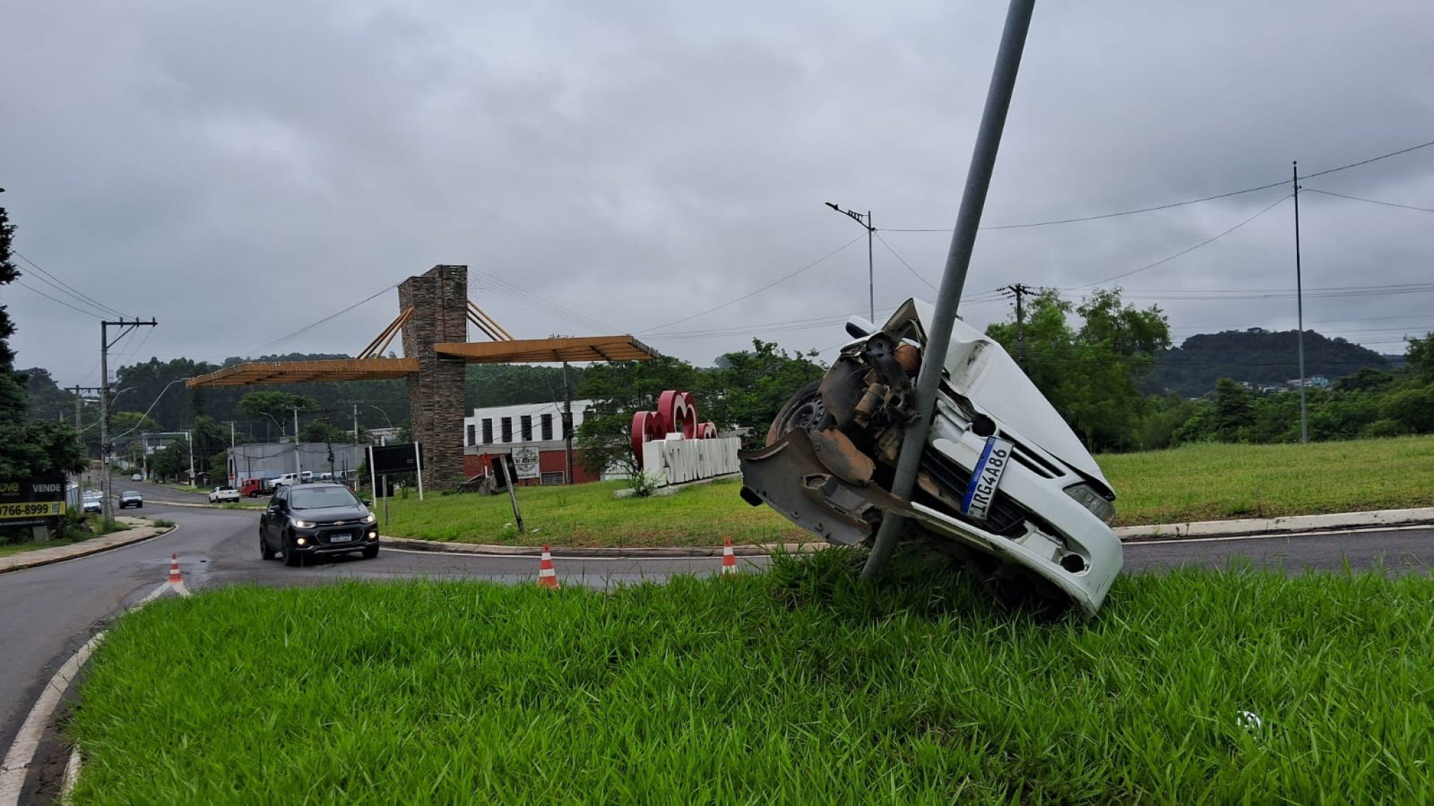 ACIDENTE DE TRÂNSITO: Duas pessoas ficam feridas no acesso à Estância Velha