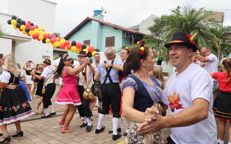 Comitiva do 29Âª Kerb In Ivoti em visita Ã s casas festivas neste domingo (21).