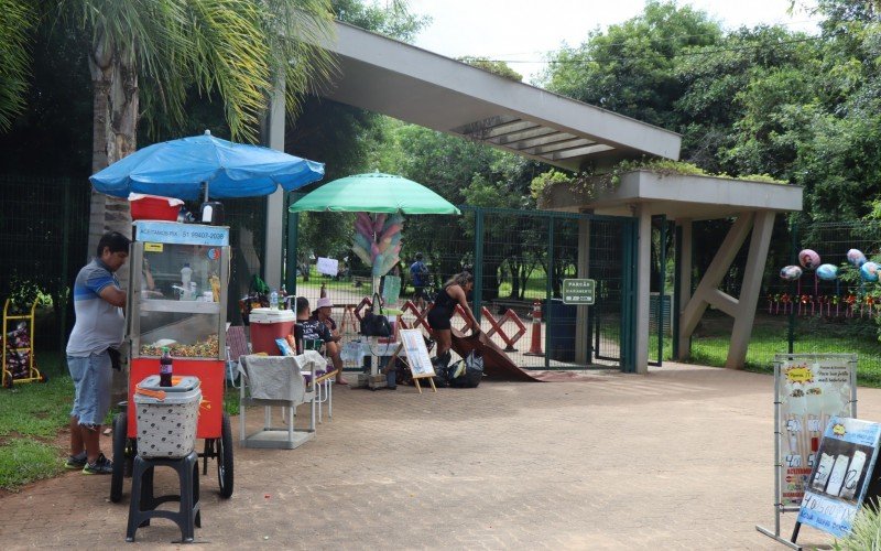 FamÃ­lias aproveitam domingo de sol no parcÃ£o de Novo Hamburgo