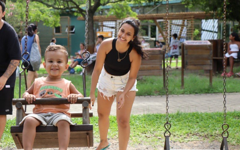 FamÃ­lias aproveitam domingo de sol no parcÃ£o de Novo Hamburgo