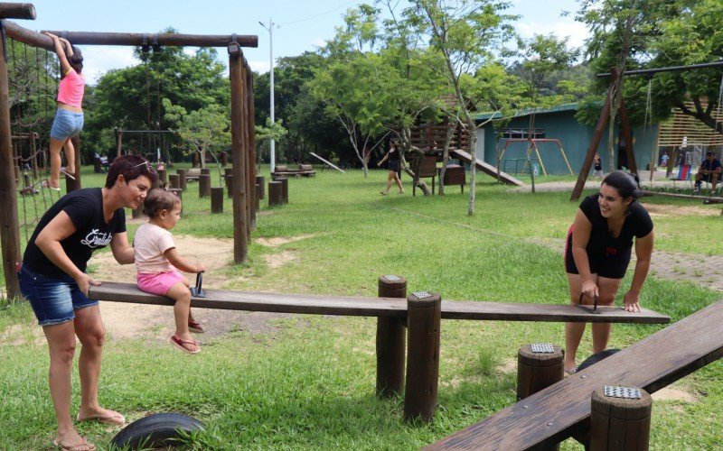 FamÃ­lias aproveitam domingo de sol no parcÃ£o de Novo Hamburgo