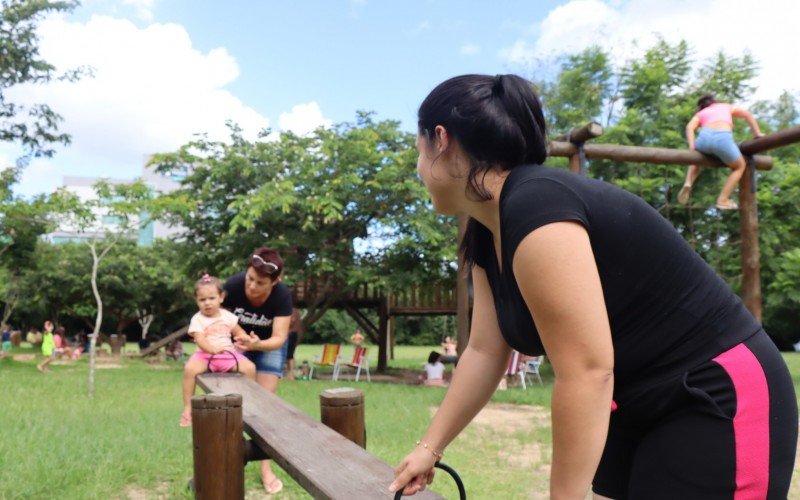 FamÃ­lias aproveitam domingo de sol no parcÃ£o de Novo Hamburgo