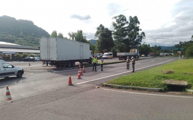 Há bloqueio parcial na rodovia em São Vendelino neste domingo | abc+