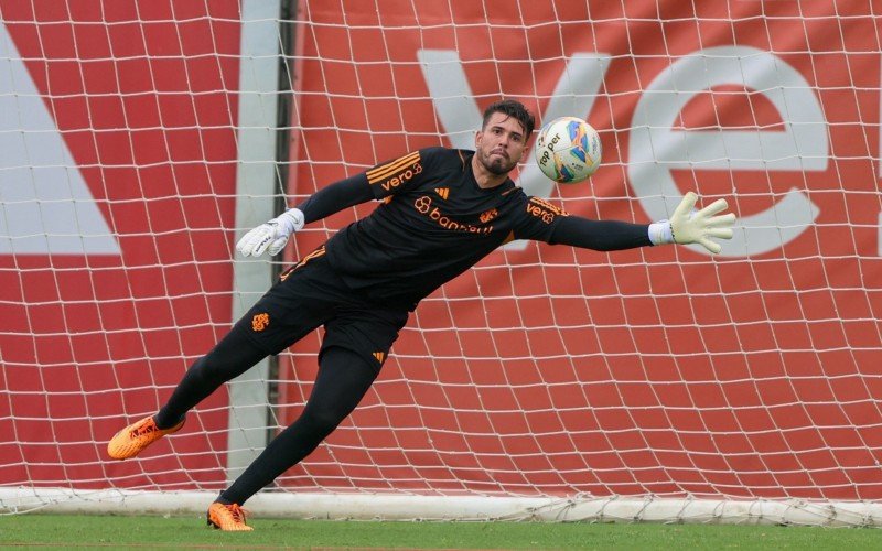 Goleiro Ivan não tem dada para voltar aos gramados | abc+