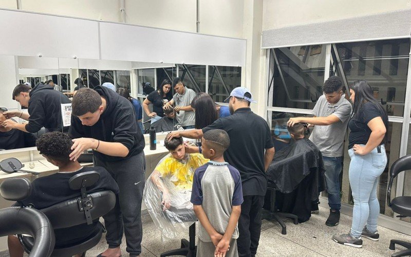 No ano passado, curso de barbearia formou 30 alunos no Centro da Juventude  