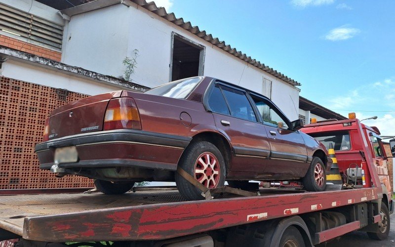 Um monza vermelho também foi apreendido na ação da Brigada Militar na tarde desta terça-feira (23)