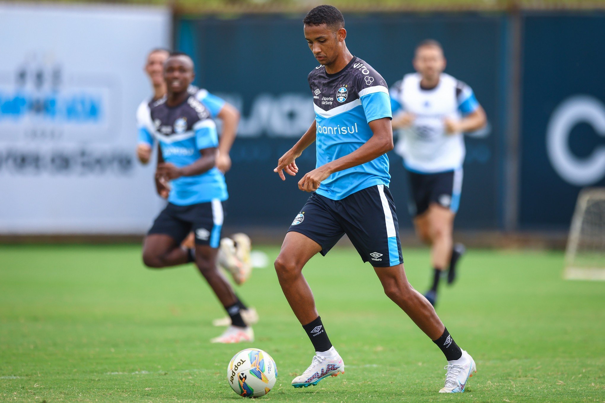 André Henrique é regularizado na CBF e está à disposição do Grêmio para enfrentar o São José