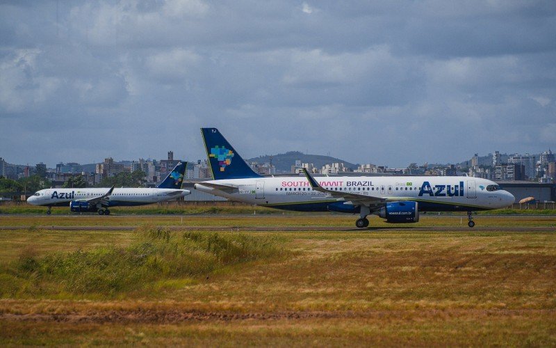 SOUTH SUMMIT BRAZIL: AviÃ£o da Azul ganha envelopamento especial sobre o evento de Porto Alegre