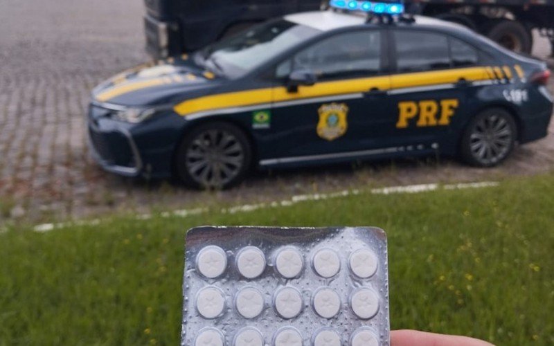 Policiais encontraram comprimidos de rebite na cabine do caminhão | abc+