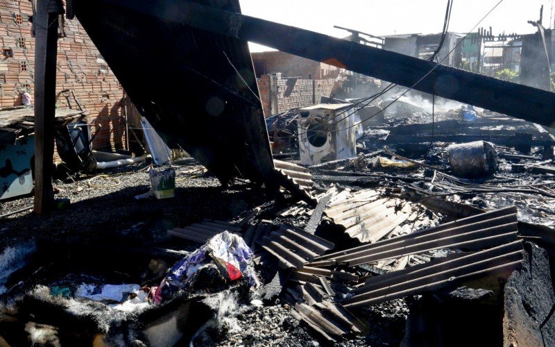 Incêndio destruiu casas em Canoas