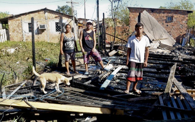 Incêndio destruiu casas em Canoas