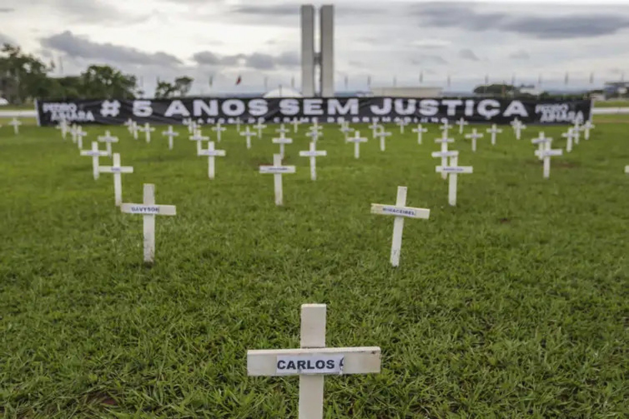Cinco anos depois, cruzes na Esplanada dos Ministérios lembram tragédia de Brumadinho