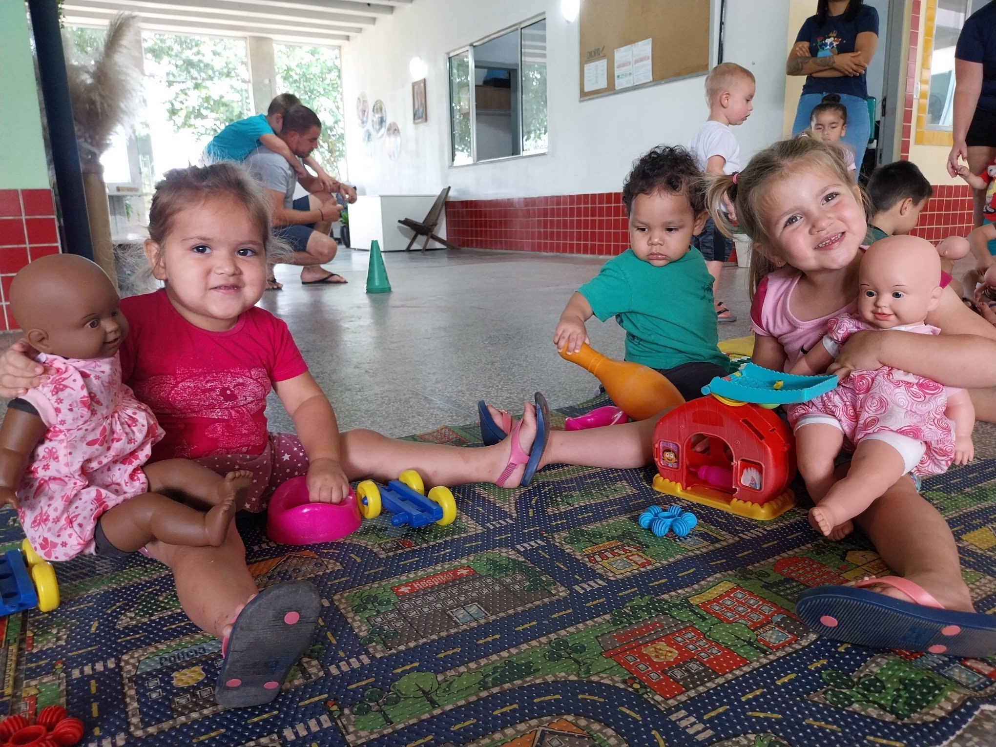 Escolas de Araricá recebem novos brinquedos e jogos