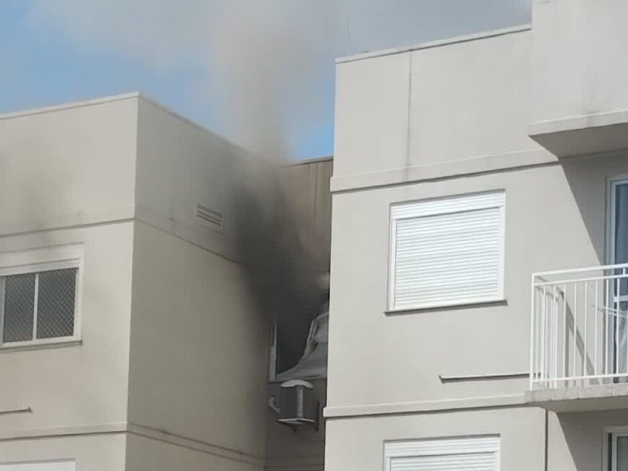 INCÊNDIO: Apartamento é atingido por fogo em Novo Hamburgo