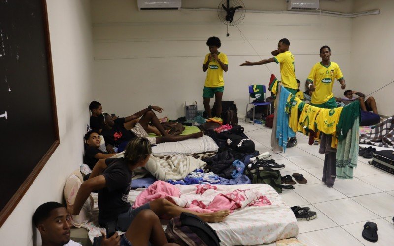 Jogadores do sub-19 do Santa Cruz, do Rio de Janeiro, viajaram 25 horas de Ã´nibus 