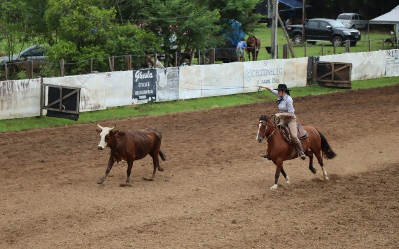 Provas de tiro de laÃ§o reÃºnem cerca de 600 competidores em TrÃªs Coroas