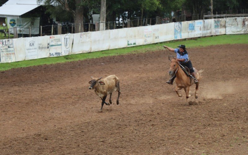 Provas de tiro de laÃ§o reÃºnem cerca de 600 competidores em TrÃªs Coroas