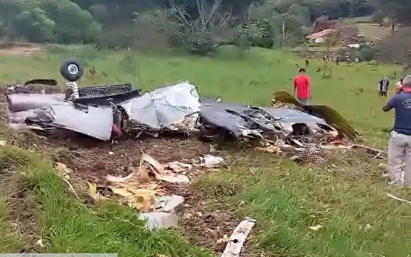 Avião monomotor caiu na zona rural de Itapeva neste domingo | abc+