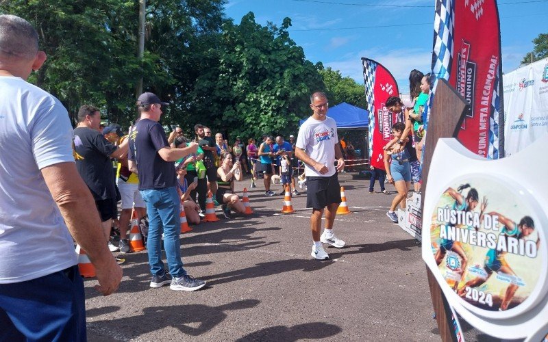 PremiaÃ§Ã£o da RÃºstica de aniversÃ¡rio de Campo Bom teve medalhas e trofÃ©us