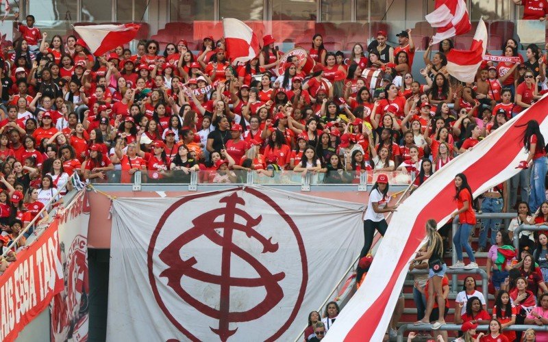 Torcida do Inter na partida contra o Ypiranga