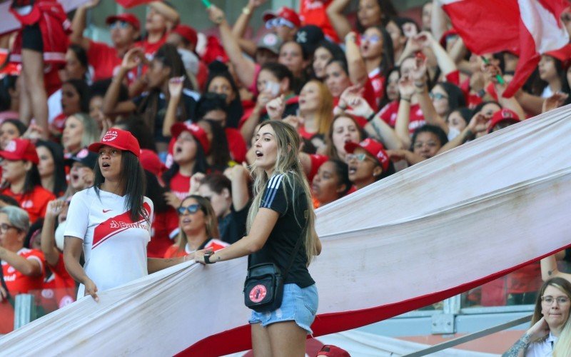 Torcida do Inter na partida contra o Ypiranga