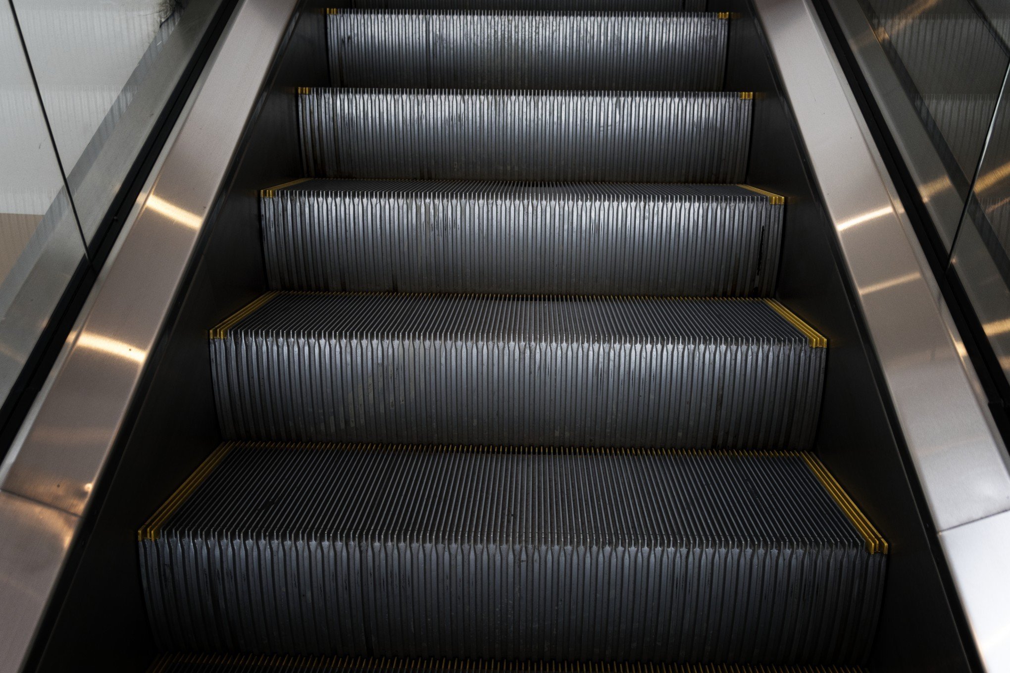 Escadas rolantes representam perigo? Veja dicas de como evitar acidentes