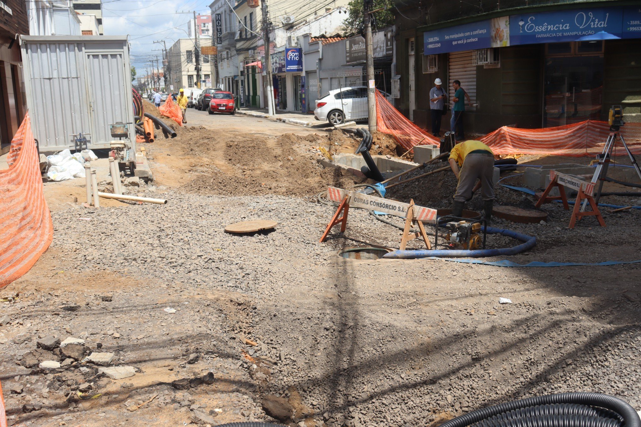 Obra de revitalizaÃ§Ã£o da Rua IndependÃªncia - cruzamento Rua Brasil com IndependÃªncia