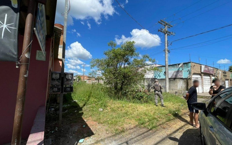 Corpo foi encontrado sem a cabeça em valão ao lado de restaurante na capital | abc+