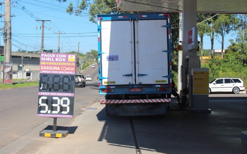 Postos aumentam valor da gasolina um dia antes do reajuste de ICMS | abc+