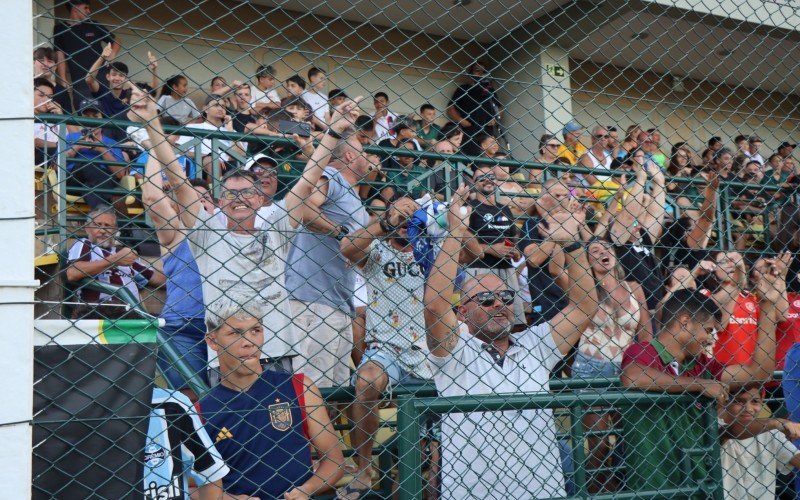 Torcida comemora o tÃ­tulo do Cruzeiro na Sub-15