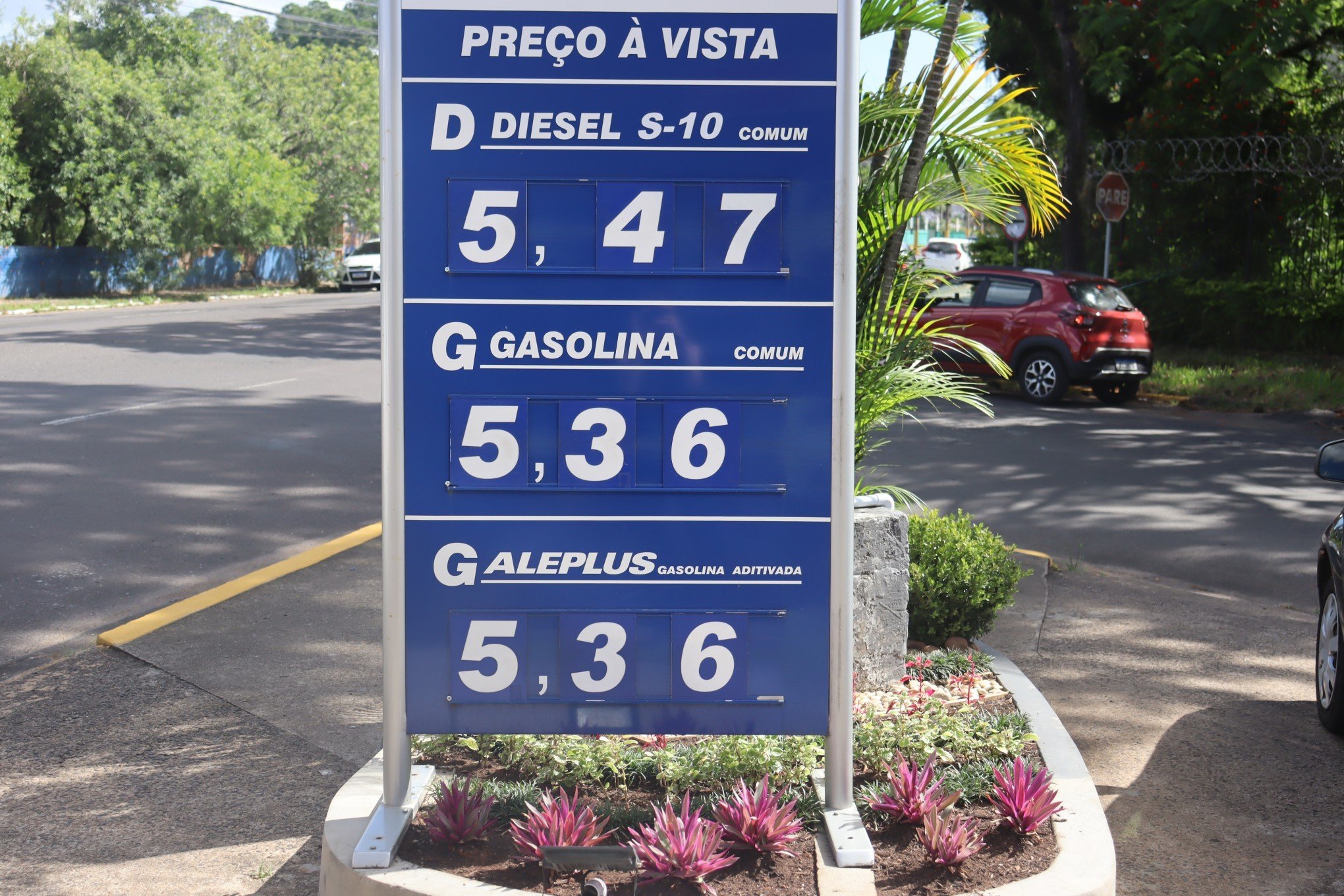Gasolina chega a ter variação de 20 centavos em postos leopoldenses após alta do ICMS