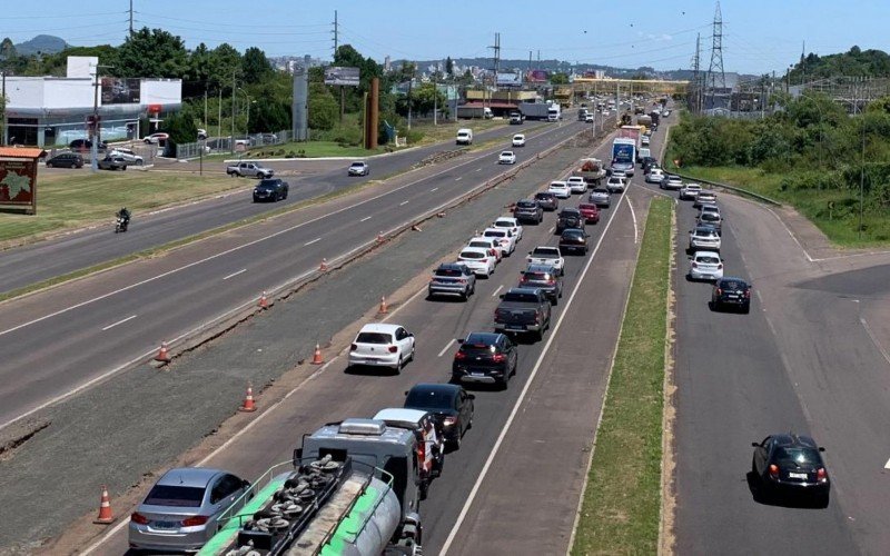 Trânsito lento no trecho em obras da BR-116, em Novo Hamburgo | abc+