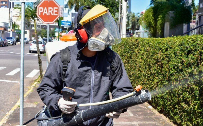 Município aplica inseticida em pontos estratégicos em praticamente todos os bairros | abc+