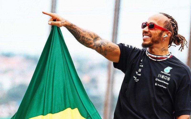 Hamilton vai pilotar carro da Ferrari na temporada 2025 | abc+