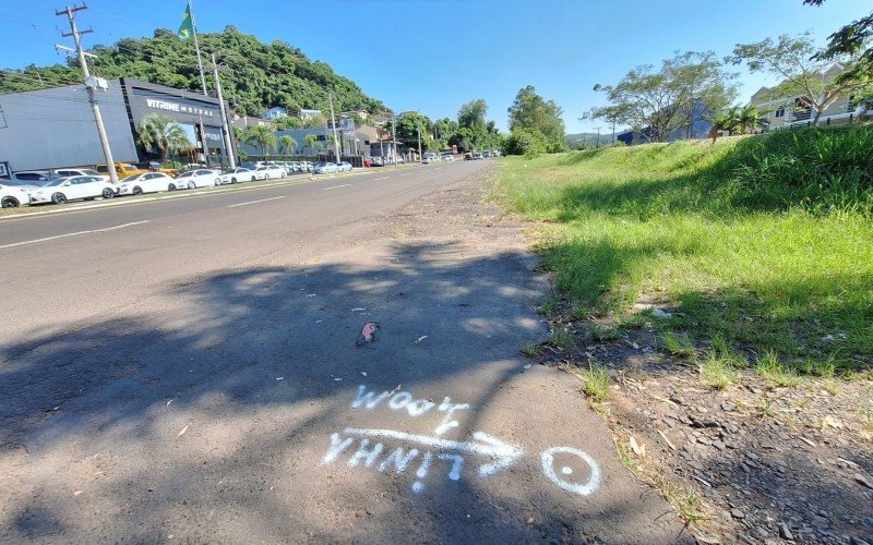 Equipe de topografia trabalhou durante toda quinta-feira (1Âº) fazendo o levantamento e marcaÃ§Ãµes na BR-116, entre os kms 232 e 233