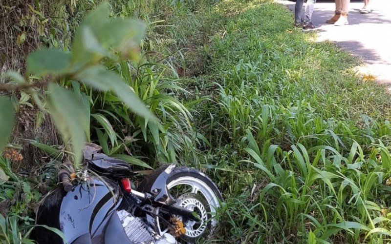 Motociclista morreu no local do acidente, na RS-115, na tarde desta sexta-feira