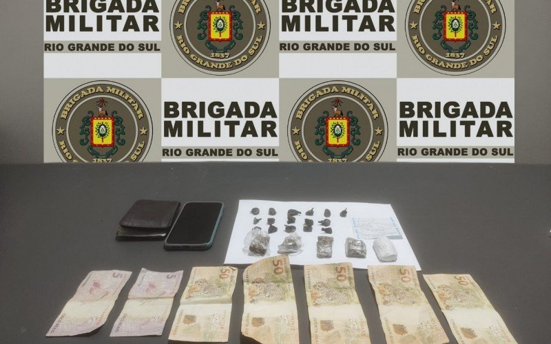 Ação resultou em apreensão de drogas e dinheiro em Gramado