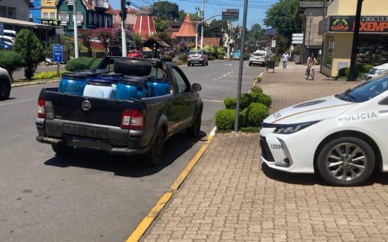 Veículo foi abordado após furtar bombonas de óleo de cozinha em Nova Petrópolis