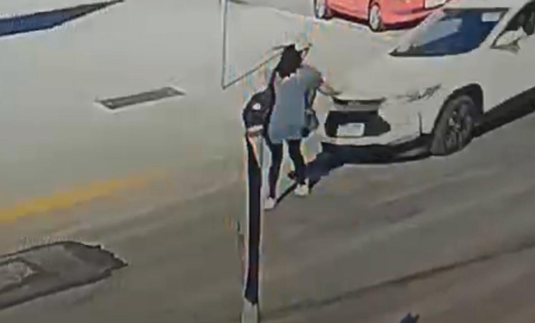 VÍDEO: Servidora pública de Portão morre após ser atropelada por táxi na faixa de segurança