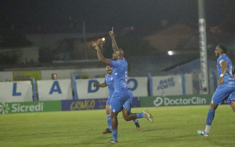 Parece comemora o gol da vitória do Noia | abc+