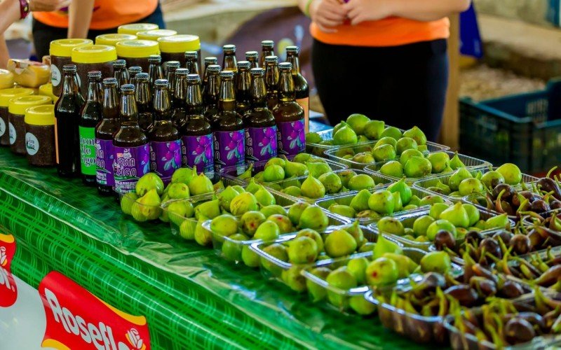 AlÃ©m da fruta, festa tambÃ©m proporciona itens como sucos e geleias