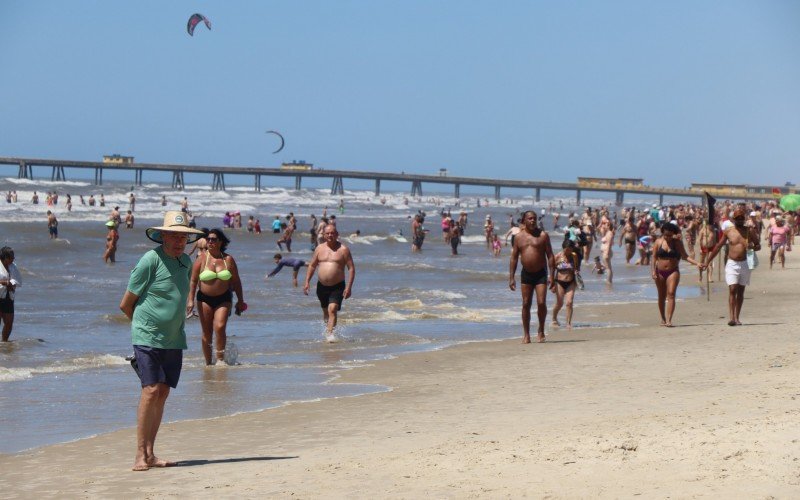 SÃ¡bado de praia lotada em TramandaÃ­