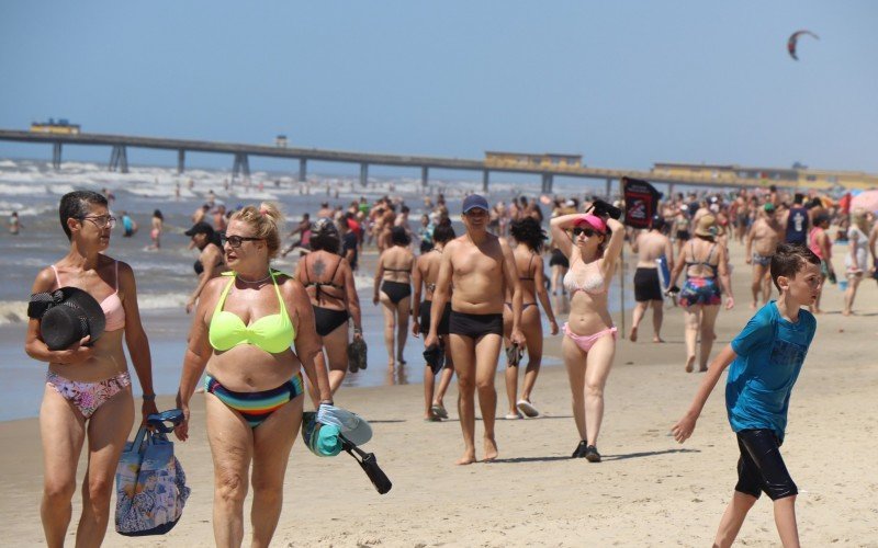 SÃ¡bado de praia lotada em TramandaÃ­