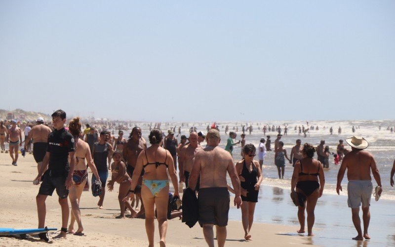 SÃ¡bado de praia lotada em TramandaÃ­