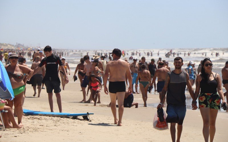 SÃ¡bado de praia lotada em TramandaÃ­